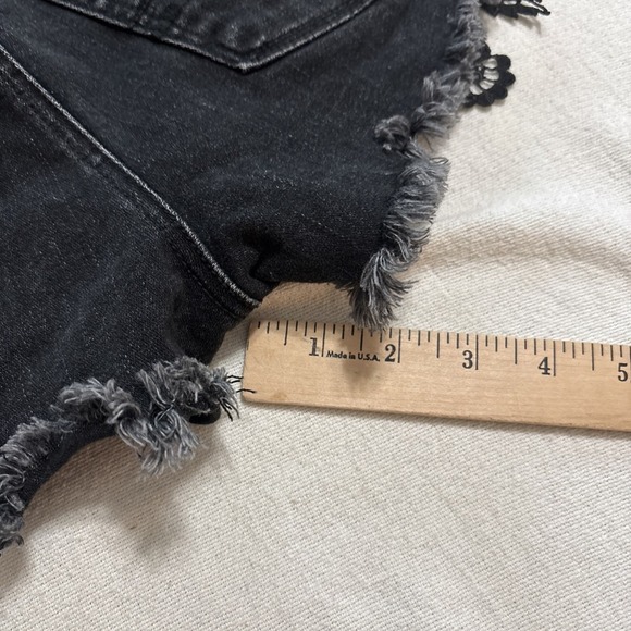 American Eagle Shorts Black Super Stretch Lace Distressed Boho Festival Sz4 - Picture 9 of 9